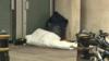 Бездомный в дверном проеме в Кардиффе