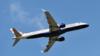 Пассажирский самолет British Airways на фоне голубого неба