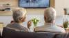 Пенсионеры смотрят телевизор