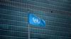 Флаг ООН развевается у ее штаб-квартиры на Манхэттене