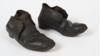 Пара мужских черных кожаных ботинок Blucher. 1840-49. Найден под полом старой военной тюрьмы в Казармах Уидон, Северный Район