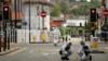 Офицеры судебно-медицинской экспертизы собирают улики внутри кордона на Херст-стрит