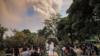 Свадебное фото на фоне вулкана