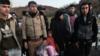 Мигранты под стражей в Греции на границе с Турцией в районе Кастани, 3 марта