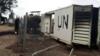 Сгоревшие контейнеры замечены на базе Организации Объединенных Наций в Бени в восточной части Демократической Республики Конго