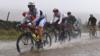 Велосипедисты едут по затопленному маршруту на Cray Summit