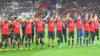Игроки Уэльса говорят спасибо после того, как покинули турнир Евро-2016 в полуфинале