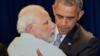 Премьер-министр Индии Моди и президент США Обама обнимаются после встречи в Нью-Йорке
