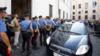 Офицеры карабинеров выразили свое почтение Марио Черчелло Рега на церковной службе в Риме, Италия