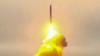 На этом видеоэкране изображена межконтинентальная баллистическая ракета «Тополь-М», запускаемая из ракетной шахты на космодроме Плесецк
