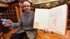 Библиотекарь Дэвид Харрингтон с копией книги Джеффри Фабера «Закопанный ручей», которая была возвращена в Центральную библиотеку Мидлсбро почти через 58 лет