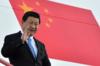На этом раздаточном изображении, предоставленном РИА Новости, президент Китайской Народной Республики Си Цзиньпин прибывает в Россию перед саммитом G20 4 сентября 2013 года в Санкт-Петербурге, Россия.