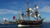 Копия корабля капитана Кука HMS Endeavour прибывает в Сиднейскую гавань