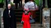 Ее Королевское Высочество королева Елизавета уезжает после рождественской службы в церкви в Сандрингеме, Норфолк, в 2015 году