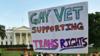 Знак протеста с надписью «Ветеринар-гей, поддерживающий права трансгендеров» вывешен у Белого дома