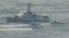 Раздаточная фотография из ВМС США, на которой показаны корабли иранского военно-морского флота Корпуса стражей исламской революции (IRGCN) возле американского судна в Персидском заливе (15 апреля 2020 г.)
