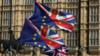 Флаги ЕС и Великобритании у здания парламента