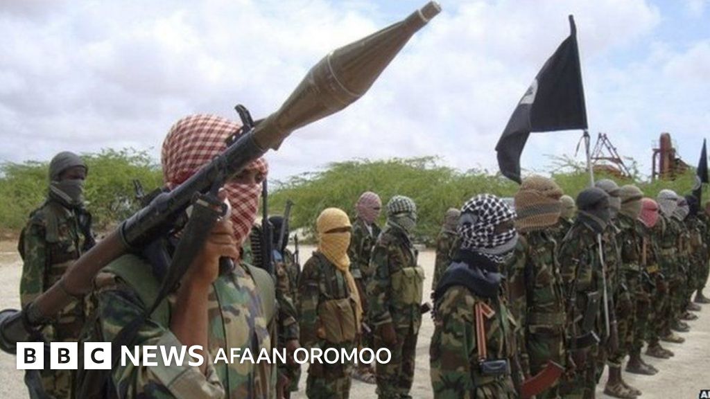 Toshakda uning ichki kiyim bir yigit bilan porno jinsiy aloqa Yalangoch qizlar aylanib yuribdi