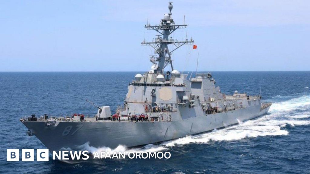 Talabalar uning ichida onlayn