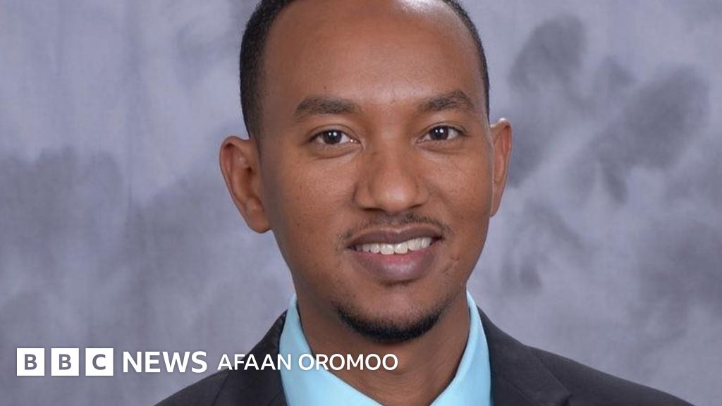 Oilaviy swingerlar pornosini onlayn tomosha qiling Yigitning jinsiy azosi va toplarini kesib tashlagan qizning rasmlari