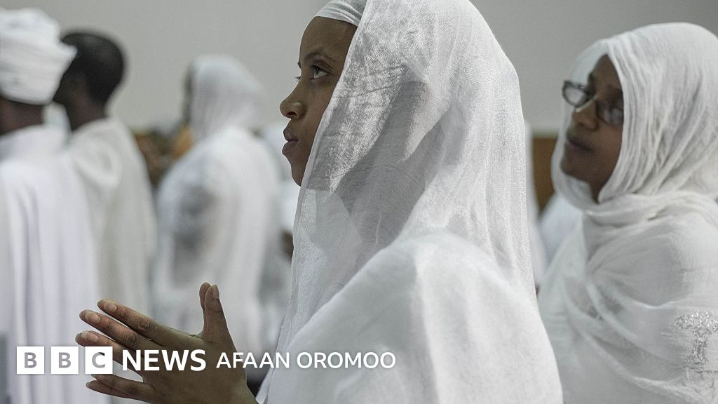 Porno tabiatda suv yaqinida