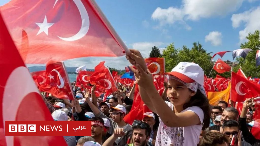 Turks cast their vote in a run-off of crucial presidential election