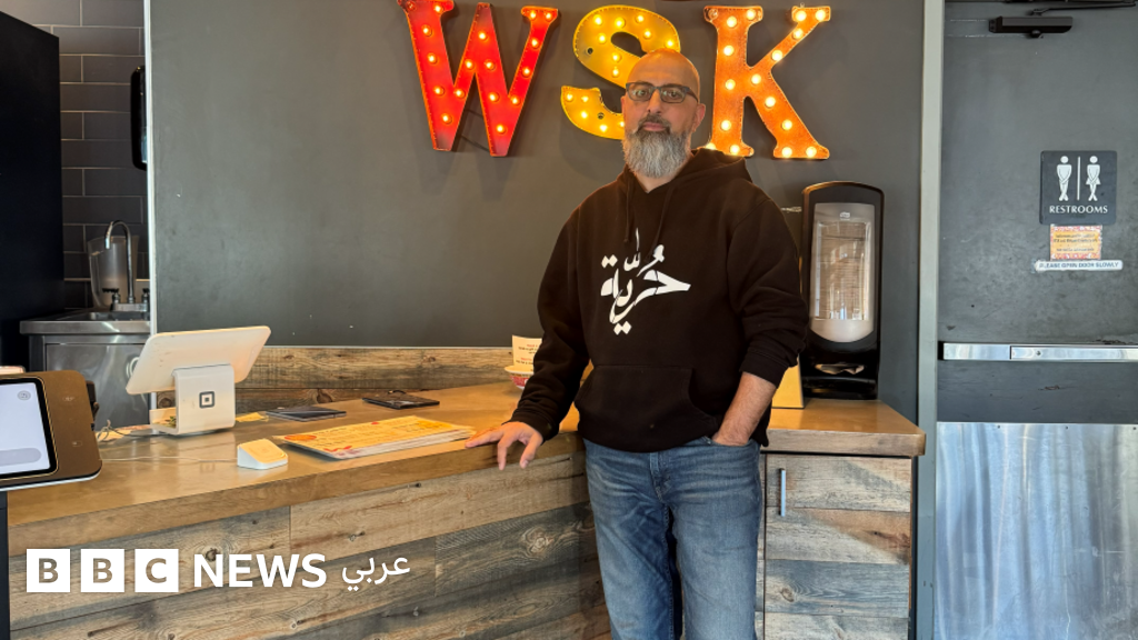 في خضم جدل سياسي وقانوني، يعيش سكان المدينة، كما يروي من تحدثنا إليهم، حالةً من الخوف والقلق على العمل والعائلة والمستقبل 