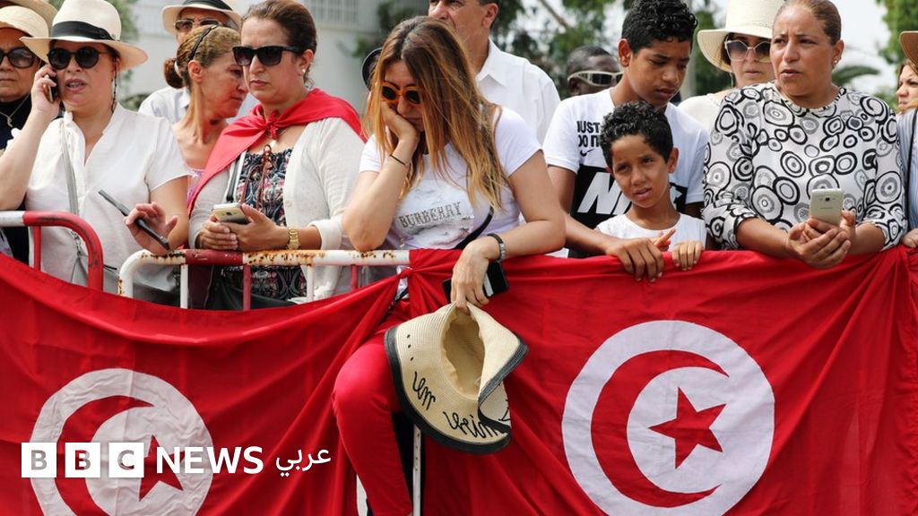 جنازة الباجي قايد السبسي: آلاف التونسيين يودعون رئيسهم بحضور عدد من زعماء العالم جنازة الباجي قايد السبسي: آلاف التونسيين يودعون رئيسهم بحضور عدد من زعماء العالم