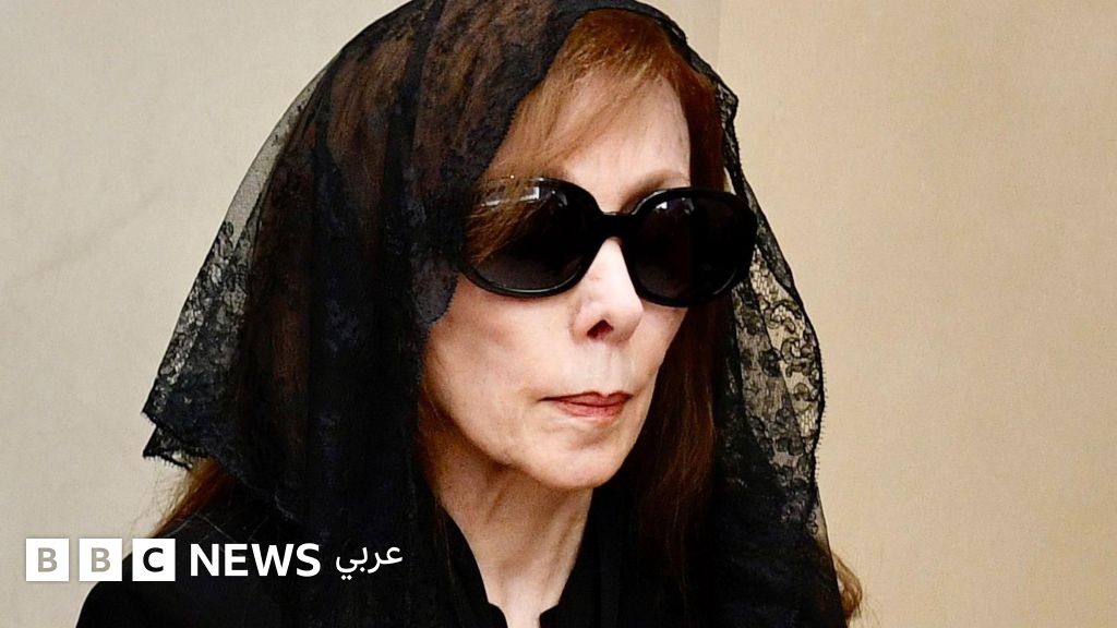زياد الرحباني: فيروز تلقي نظرة الوداع الأخير على جثمان ولدها في بيروت - BBC News عربي