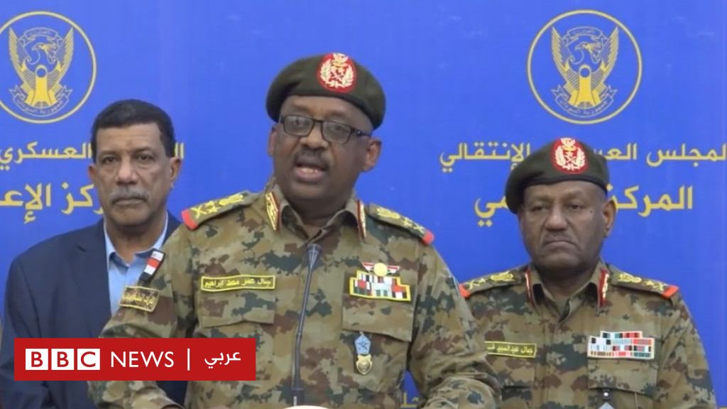 أزمة السودان: الجيش يحبط محاولة انقلاب عسكري ويعتقل قيادات على رأسها رئيس الأركان - BBC News Arabic