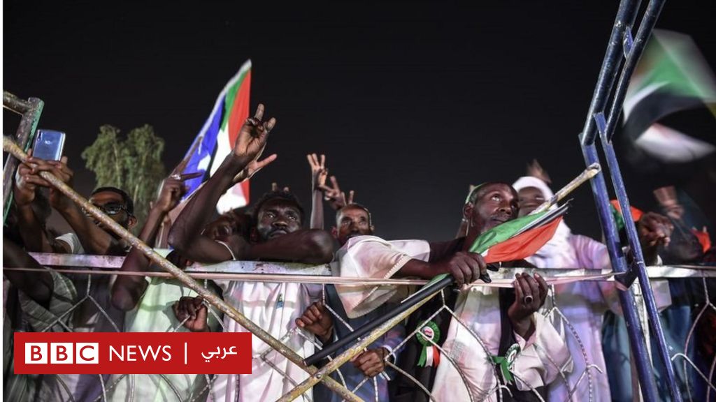 مظاهرات السودان: المعارضة تصف تعليق المجلس العسكري للمفاوضات بالأمر المؤسف وتعلن مواصلة الاعتصام 