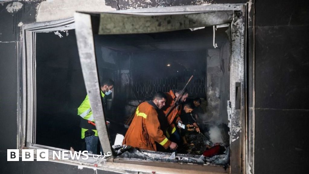 حريق في بناية سكنية شمالي غزة يسفر عن سقوط 21 قتيلا بينهم 10 أطفال – BBC News عربي حريق في بناية سكنية شمالي غزة يسفر عن سقوط 21 قتيلا بينهم 10 أطفال – BBC News عربي