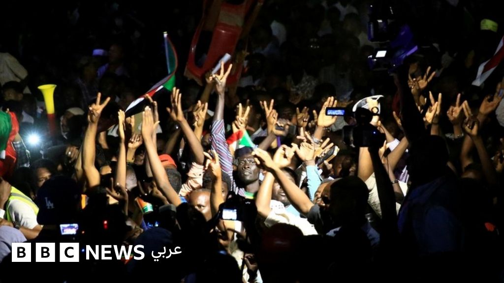 الأزمة السودانية: السعودية والإمارات تعلنان عن معونات بقيمة 3 مليارات دولار الأزمة السودانية: السعودية والإمارات تعلنان عن معونات بقيمة 3 مليارات دولار