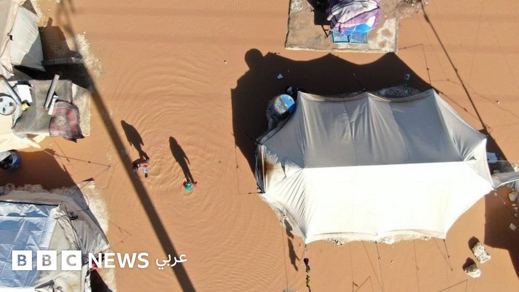 الحرب في سوريا: صور ترصد معاناة آلاف النازحين وسط الأمطار الغزيرة