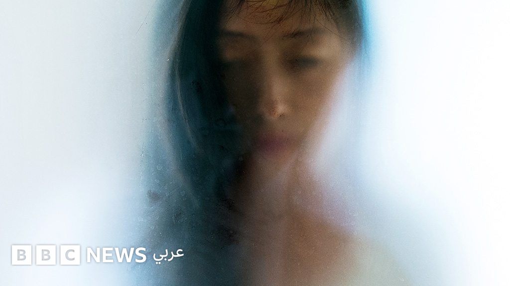 الصحة العقلية: ”سماع أصوات” أو ”الهلوسات”، مرض أم ميّزة؟ - BBC News عربي