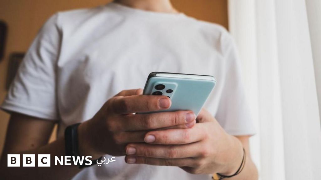 "ميتا" ستمنع روبوتات الدردشة من التحدث مع المراهقين حول الانتحار