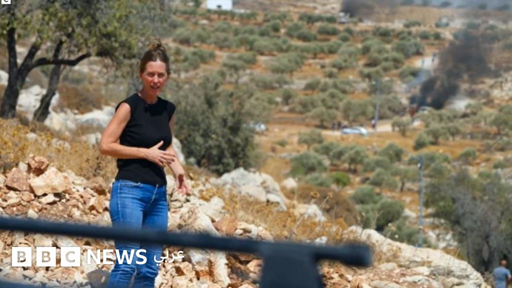 بي بي سي توثق هجوم مستوطنين إسرائيليين على مزرعة فلسطينية في الضفة الغربية