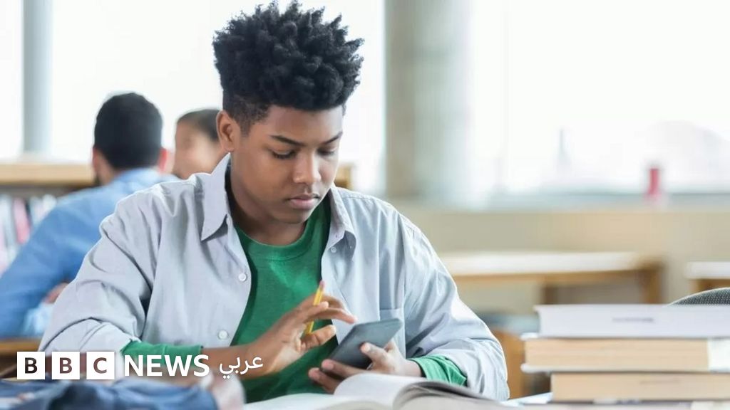 الهواتف المحمولة: هولندا تعلن حظر استخدامها في المدارس حفاظا على العملية التعليمية – BBC News عربي الهواتف المحمولة: هولندا تعلن حظر استخدامها في المدارس حفاظا على العملية التعليمية – BBC News عربي