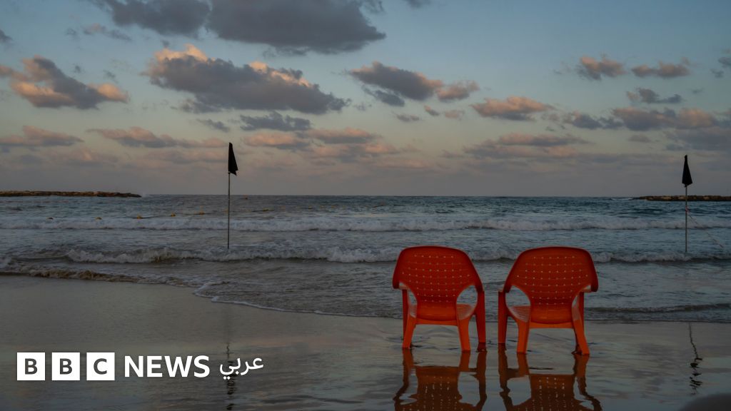 شواطئ مغلقة وبحر جائع: لماذا يبتلع بحر الإسكندرية ضيوفه كل صيف؟