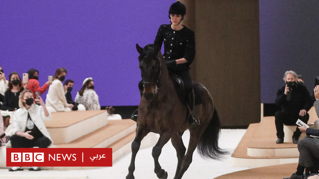 أسبوع الموضة في باريس: أميرة على حصان تفتتح عرضا لدار أزياء شانيل