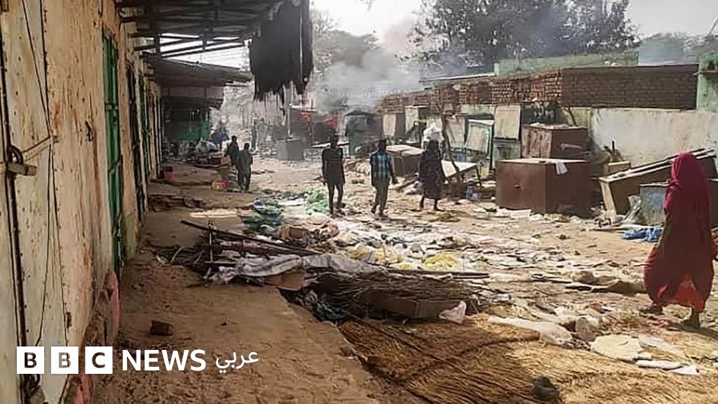 اشتباكات السودان: لماذا يحمل محاسب بندقية كلاشينكوف في دارفور؟ - BBC