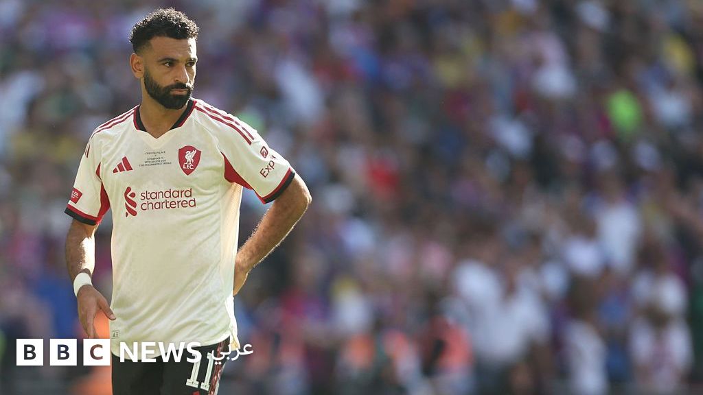 الدوري الإنجليزي الممتاز: هل يحافظ ليفربول على لقبه أم يغرق في طوفان مانشستر سيتي وأرسنال وتشيلسي؟ - BBC News عربي