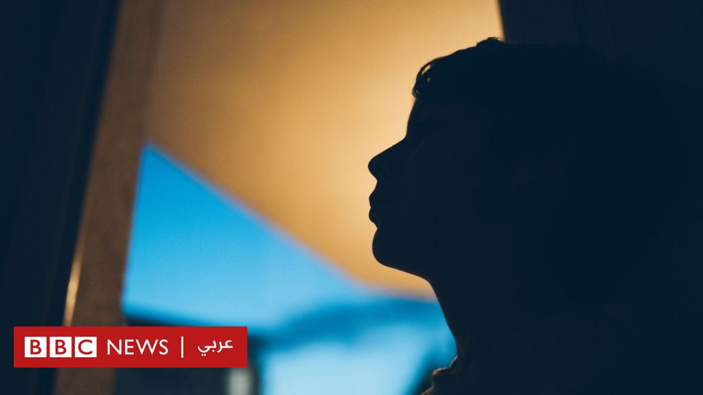 الصحة النفسية للمراهقين: ”الاكتئاب المبتسم كان سبباً في انتحار ابنتي”، فهل يعاني أبناؤنا بصمت؟ - BBC News عربي