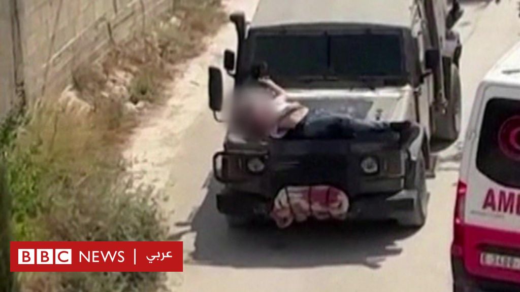 الجيش الإسرائيلي يقيد جريحا فلسطينيا في مقدمة سيارة جيب عسكرية