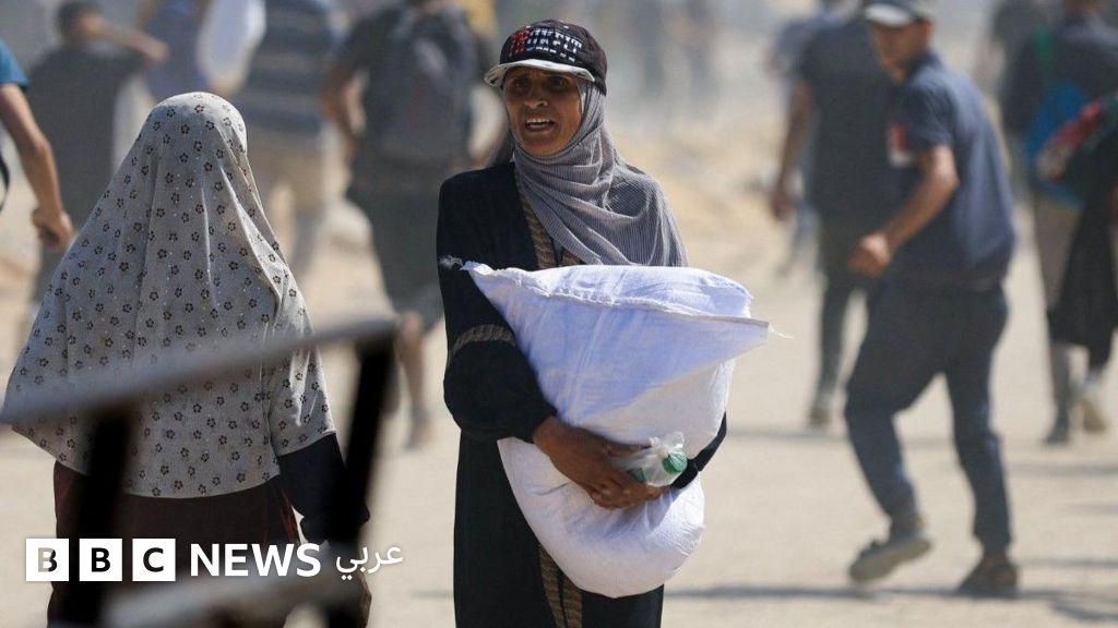 الجوع في غزة: مقتل عشرات من الساعين للمساعدات وخطة إسرائيلية لـ ”السيطرة على القطاع” - BBC News عربي
