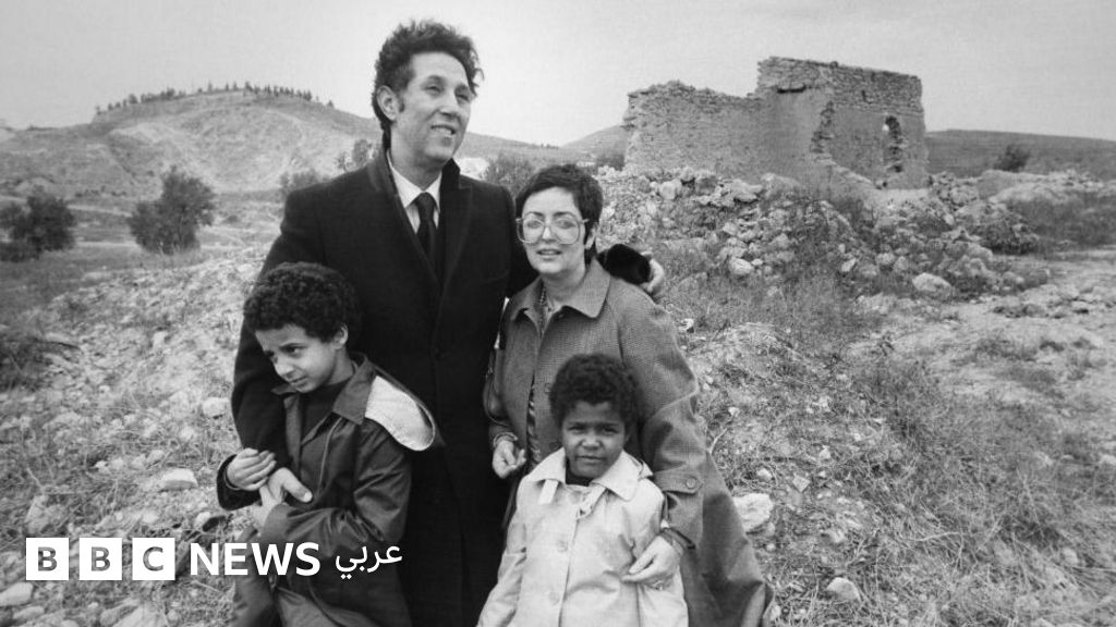 أحمد بن بلة: من الجيش الفرنسي إلى رئاسة الجزائر ثم السجن والمنفى