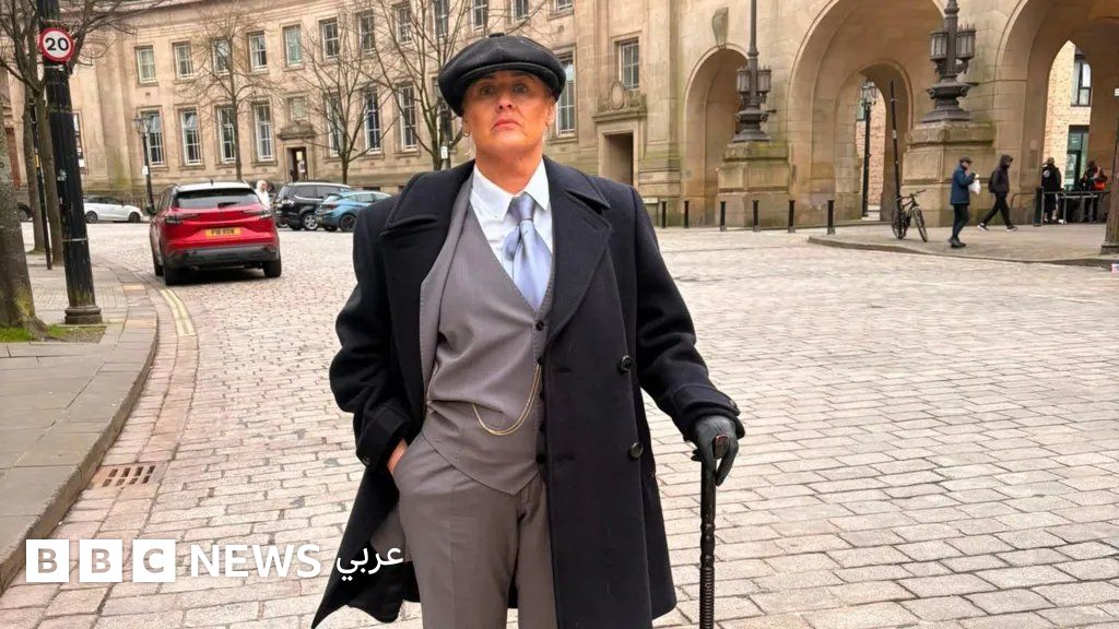 بريطانية ترتدي زيّاً تنكريّاً مختلفاً يومياً على مدار عام، فما السبب؟