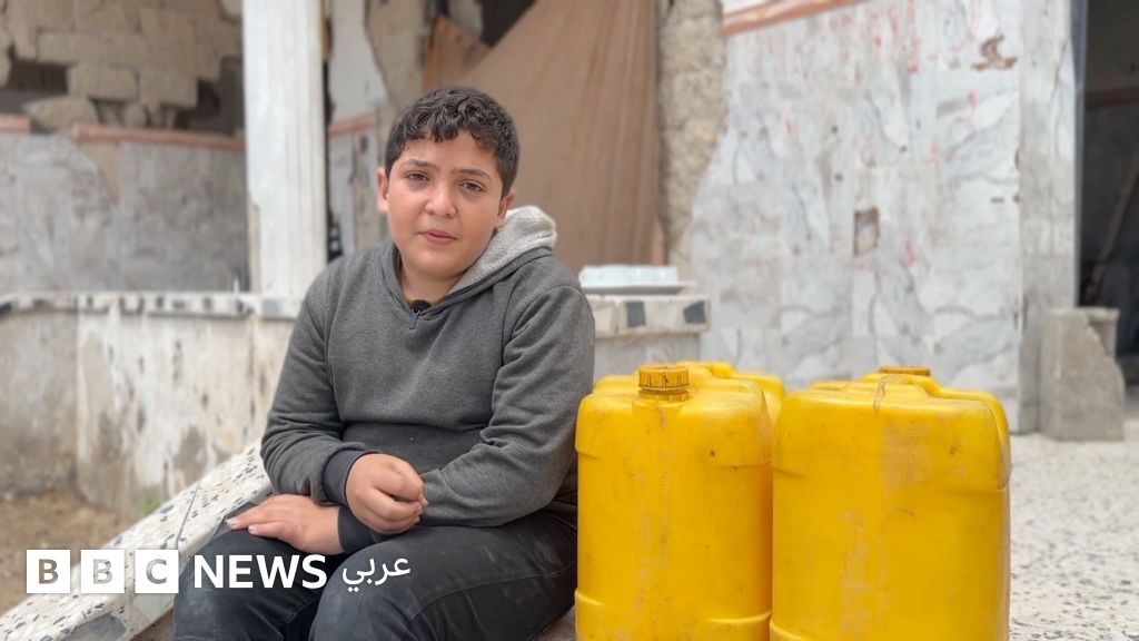 غزة: أسير خمسة كيلومترات يوميا للحصول على المياه - BBC News عربي