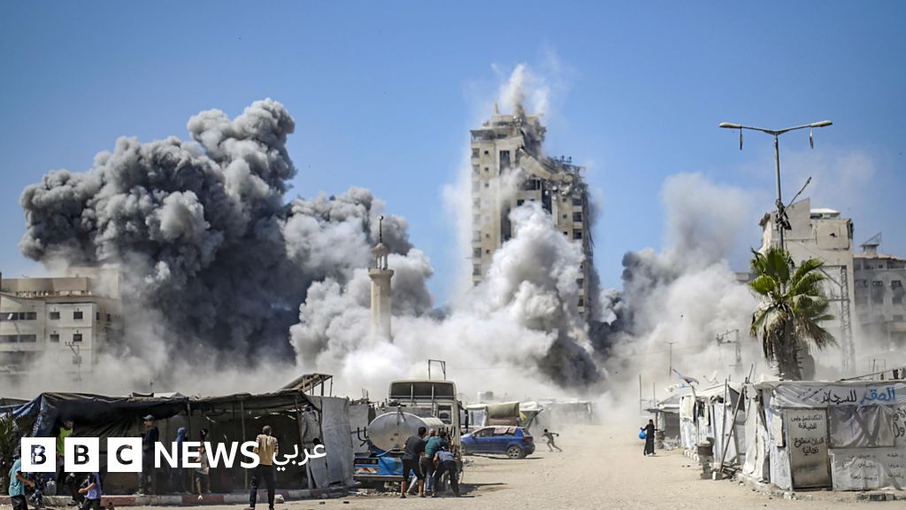 الجيش الإسرائيلي يدمّر برجاً جديداً في غزة، والإعلام الحكومي في القطاع يؤكد أن هذه المباني "تخضع للرقابة"