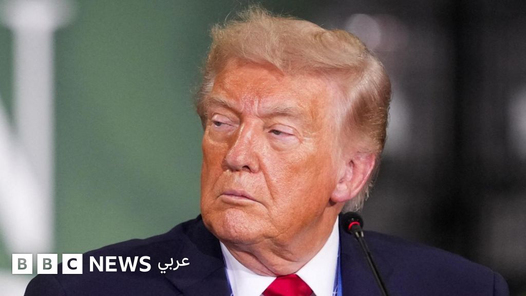 ترامب ينهي مقابلة تلفزيونية فجأة بعد مشادة حول مزاعم "تزوير الانتخابات" - BBC News عربي